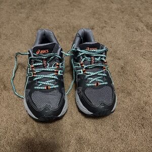 Women’s ASICS Gel Kahana trail shoes size 7